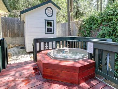 Mountain Retreat with Deck and Private Hot Tub Idylwild