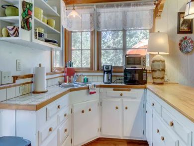 Mountain Retreat with Deck and Private Hot Tub Idylwild