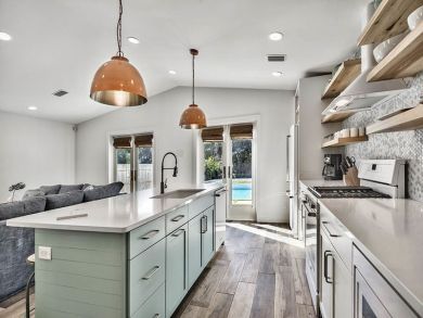 Luxury 4 Bedroom Home in Destin Private Pool Walk to Beach