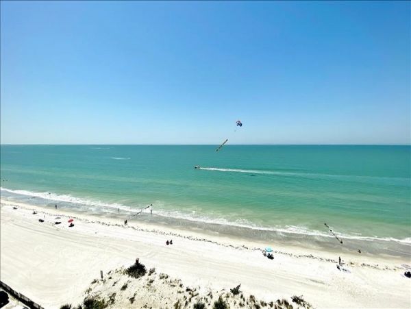 Gulf Front Vacation Rental in Madeira Beach Sleeps Six