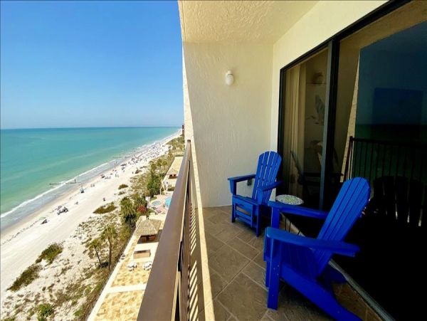 Gulf Front Vacation Rental in Madeira Beach Sleeps Six