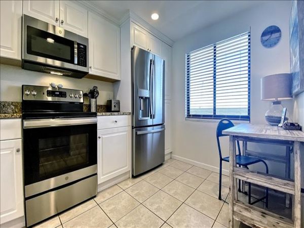 Gulf Front Vacation Rental in Madeira Beach Sleeps Six