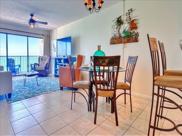 Gulf Front Vacation Rental in Madeira Beach Sleeps Six