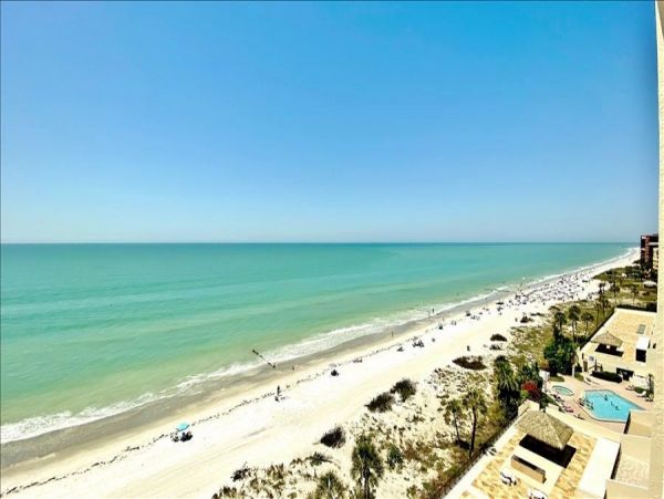 Gulf Front Vacation Rental in Madeira Beach Sleeps Six