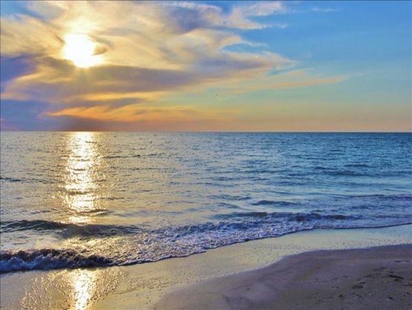 Gulf Front Vacation Rental in Madeira Beach Sleeps Six