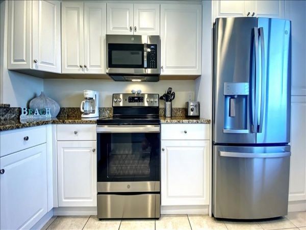 Gulf Front Vacation Rental in Madeira Beach Sleeps Six