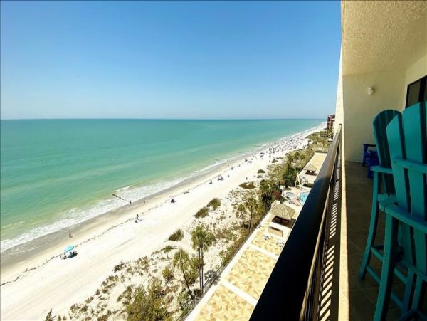 Gulf Front Vacation Rental in Madeira Beach Sleeps Six