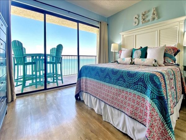 Gulf Front Vacation Rental in Madeira Beach Sleeps Six