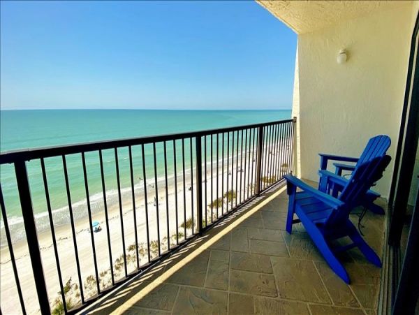Gulf Front Vacation Rental in Madeira Beach Sleeps Six