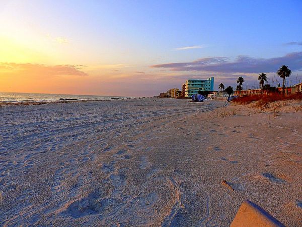 Gulf Front Vacation Rental in Madeira Beach Sleeps Six