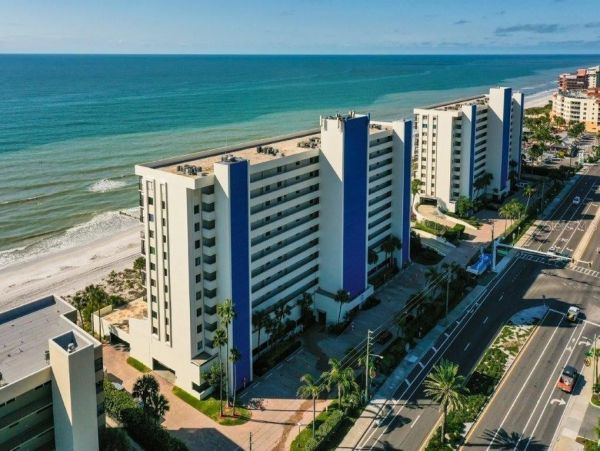Gulf Front Vacation Rental in Madeira Beach Sleeps Six