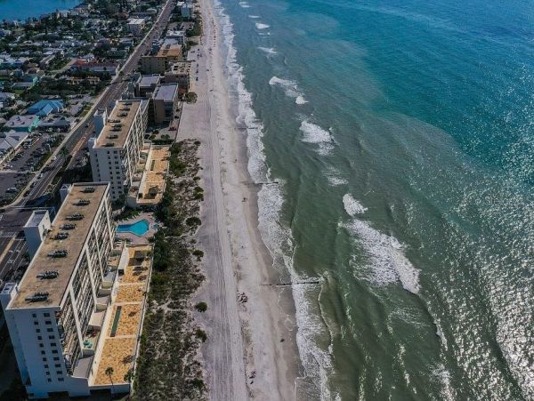 Gulf Front Vacation Rental in Madeira Beach Sleeps Six