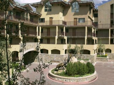 Vail 4 Bedroom Condo Rental Lionshead 150 yards to Gondola.