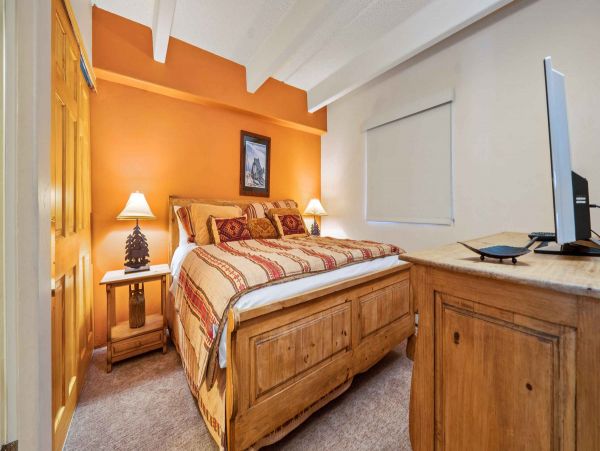 Majestic Mountain Views 4 Bedroom Vail Vacation Condo