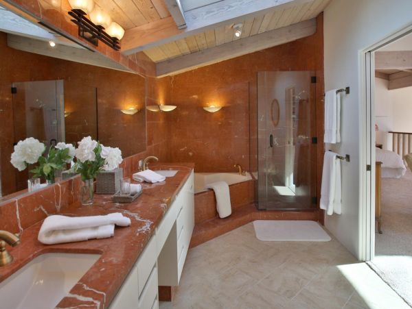 Six Bedroom Vacation Home with Panoramic Ocean Views