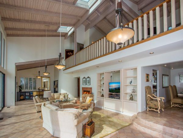 Six Bedroom Vacation Home with Panoramic Ocean Views