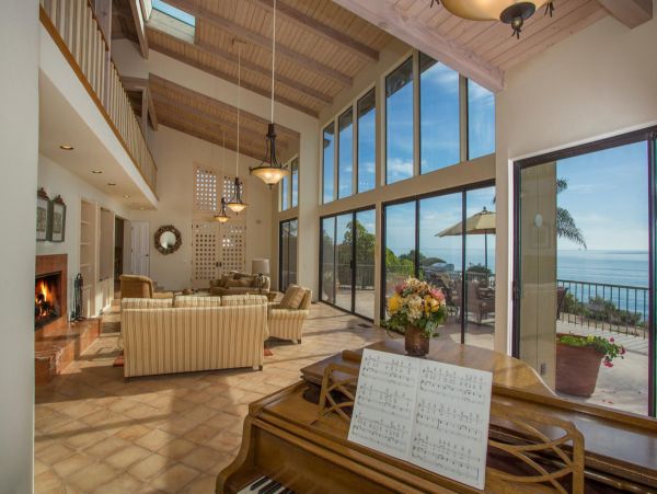 Six Bedroom Vacation Home with Panoramic Ocean Views