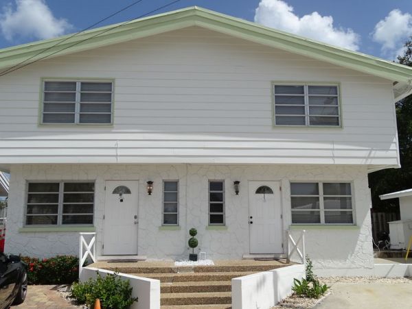 Siesta Key Vacation Condo Two Bedroom Walk to Beach