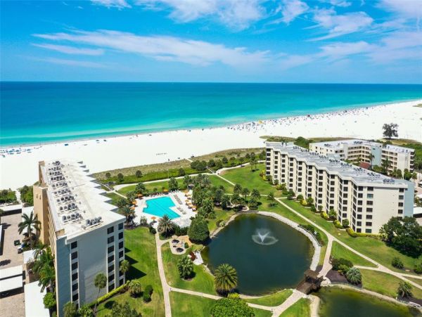 This Recently Remodeled Vacation Condo on Siesta Key