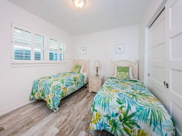 Beachfront Two Bedroom Vacation Condo in Siesta Key