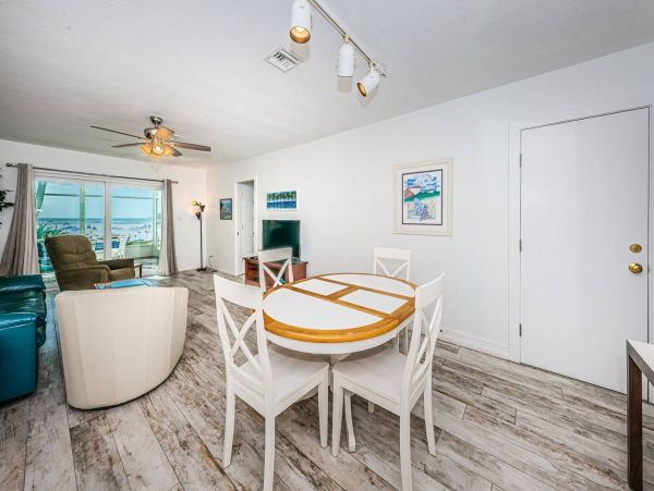 Beachfront Two Bedroom Vacation Condo in Siesta Key
