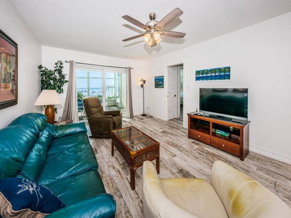 Beachfront Two Bedroom Vacation Condo in Siesta Key