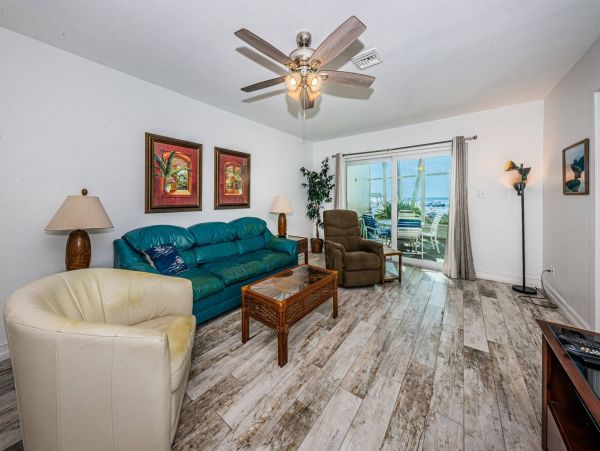 Beachfront Two Bedroom Vacation Condo in Siesta Key