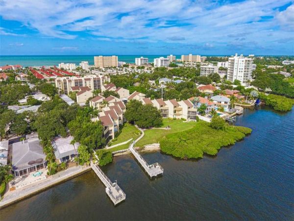 Siesta Key Vacation Condo Two Bedroom Walk to Beach