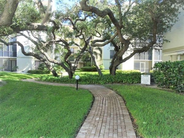 Siesta Key Vacation Condo Two Bedroom Walk to Beach
