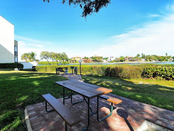 Siesta Key Vacation Condo Two Bedroom Walk to Beach