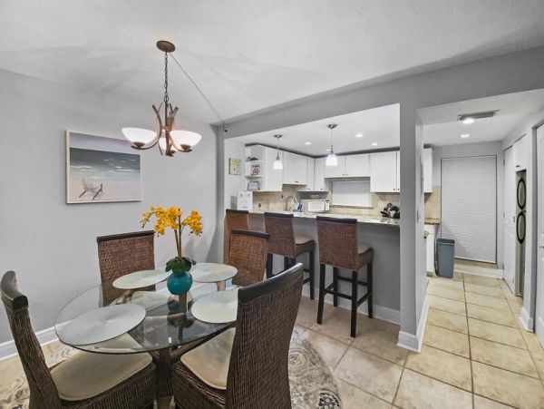 Siesta Key Vacation Condo Two Bedroom Walk to Beach