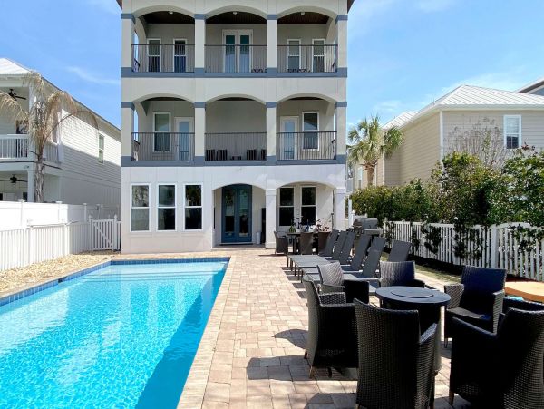 Destin 9 Bedroom Retreat Less Than One Block from the Beach!