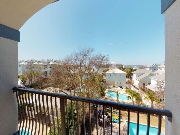 Destin 9 Bedroom Retreat Less Than One Block from the Beach!