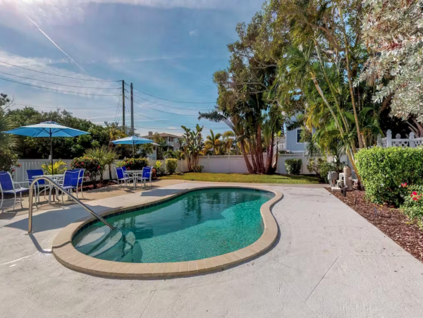 2 Bedroom Condo in Anna Maria Island Lovely Interior