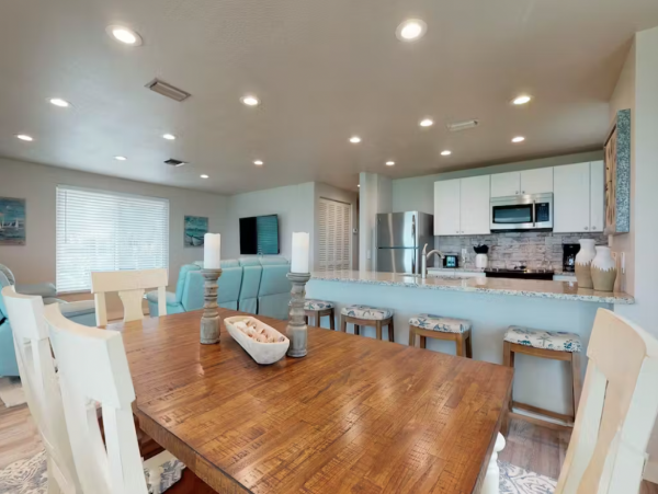 2 Bedroom Condo in Anna Maria Island Lovely Interior