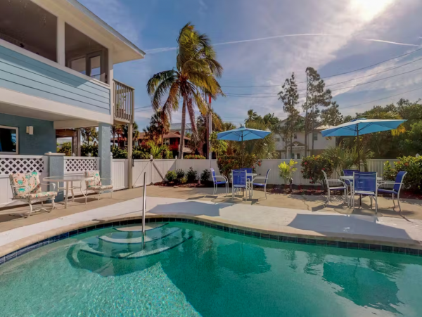 2 Bedroom Condo in Anna Maria Island Lovely Interior