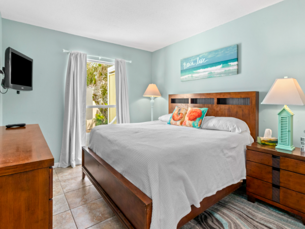 Longboat Key Vacation Condo Rental Sleeps Four