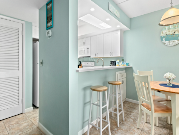 Longboat Key Vacation Condo Rental Sleeps Four