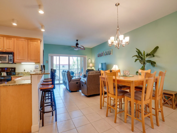 Bradenton Beach to Bay Condo Stunning Location and Interior