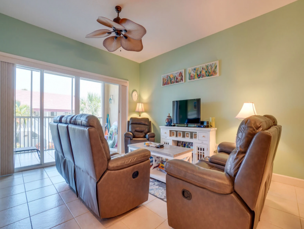 Bradenton Beach to Bay Condo Stunning Location and Interior