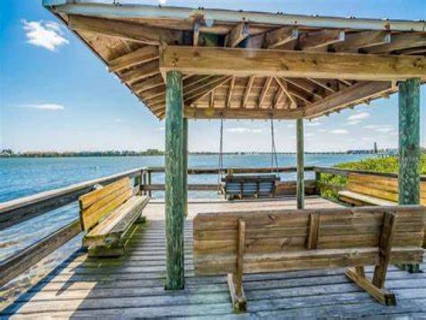 Bradenton Beach to Bay Condo Stunning Location and Interior
