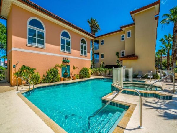 Bradenton Beach to Bay Condo Stunning Location and Interior