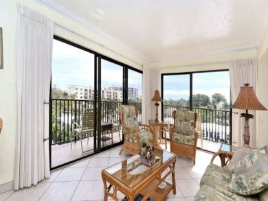 2 Bedroom Condo in Siesta Key Beachfront Views of Gulf