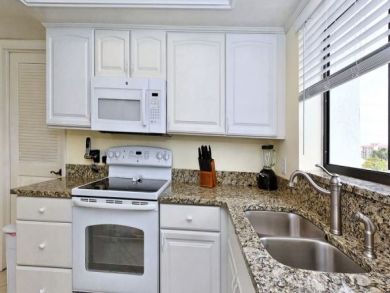 2 Bedroom Condo in Siesta Key Beachfront Views of Gulf