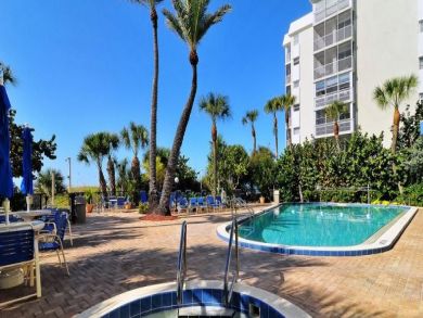 2 Bedroom Condo in Siesta Key Beachfront Views of Gulf