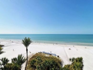 2 Bedroom Condo in Siesta Key Beachfront Views of Gulf