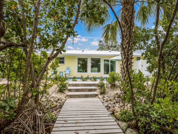 Anna Maria Vacation Rental With Three Bedrooms Walk To Beach