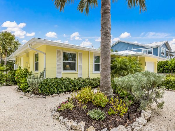 Anna Maria Vacation Rental With Three Bedrooms Walk To Beach