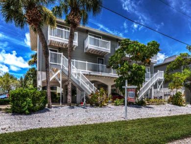 Town House Holmes Beach Three balconies Steps to Beaches