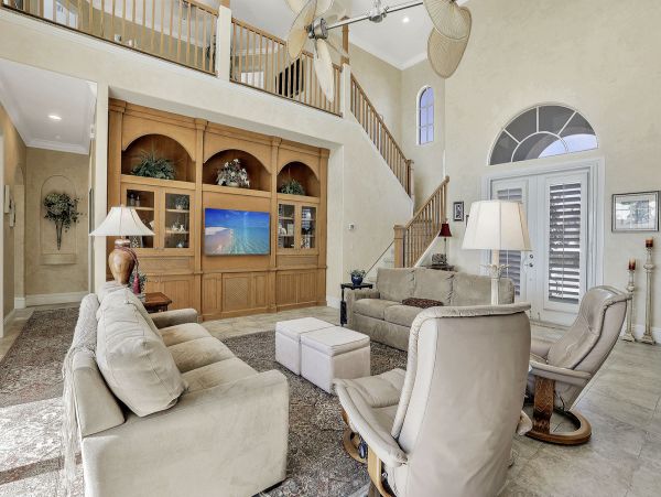 Stunning 3 Bedroom Home with Private Pool and Boat Dock